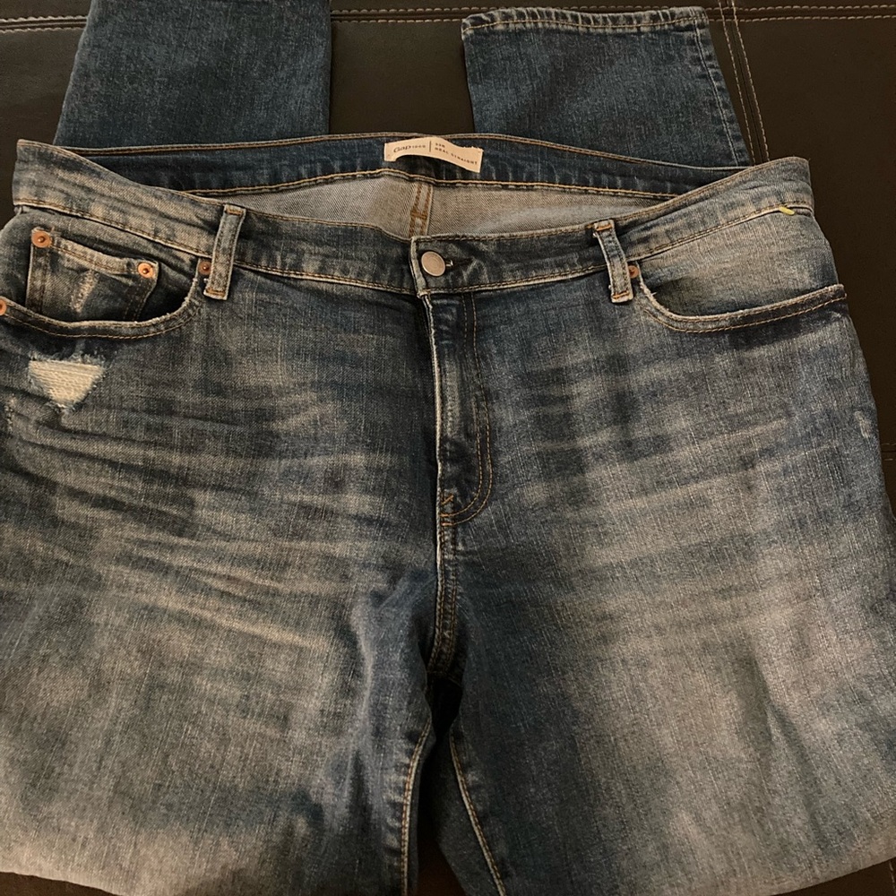 Size 16 gap jeans in great condition! Sold as is